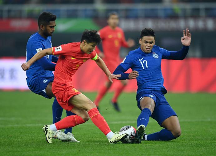 中国足球对新加坡几点比赛